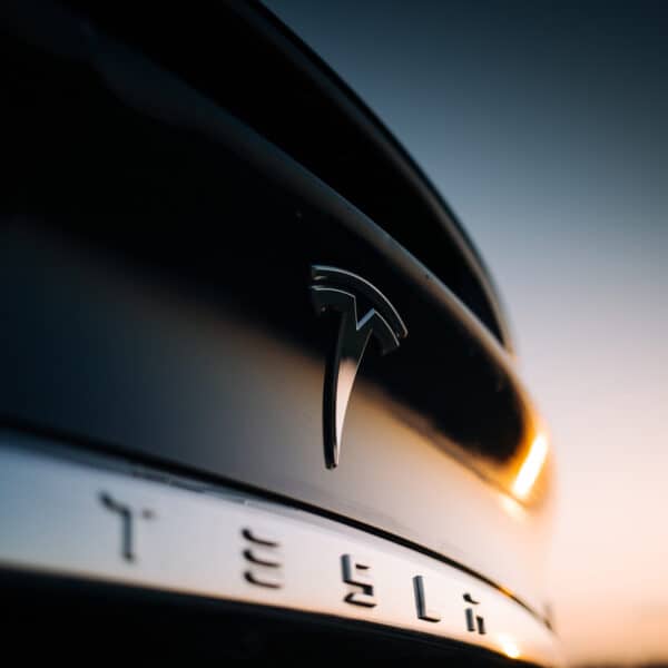 tesla aumenta el precio