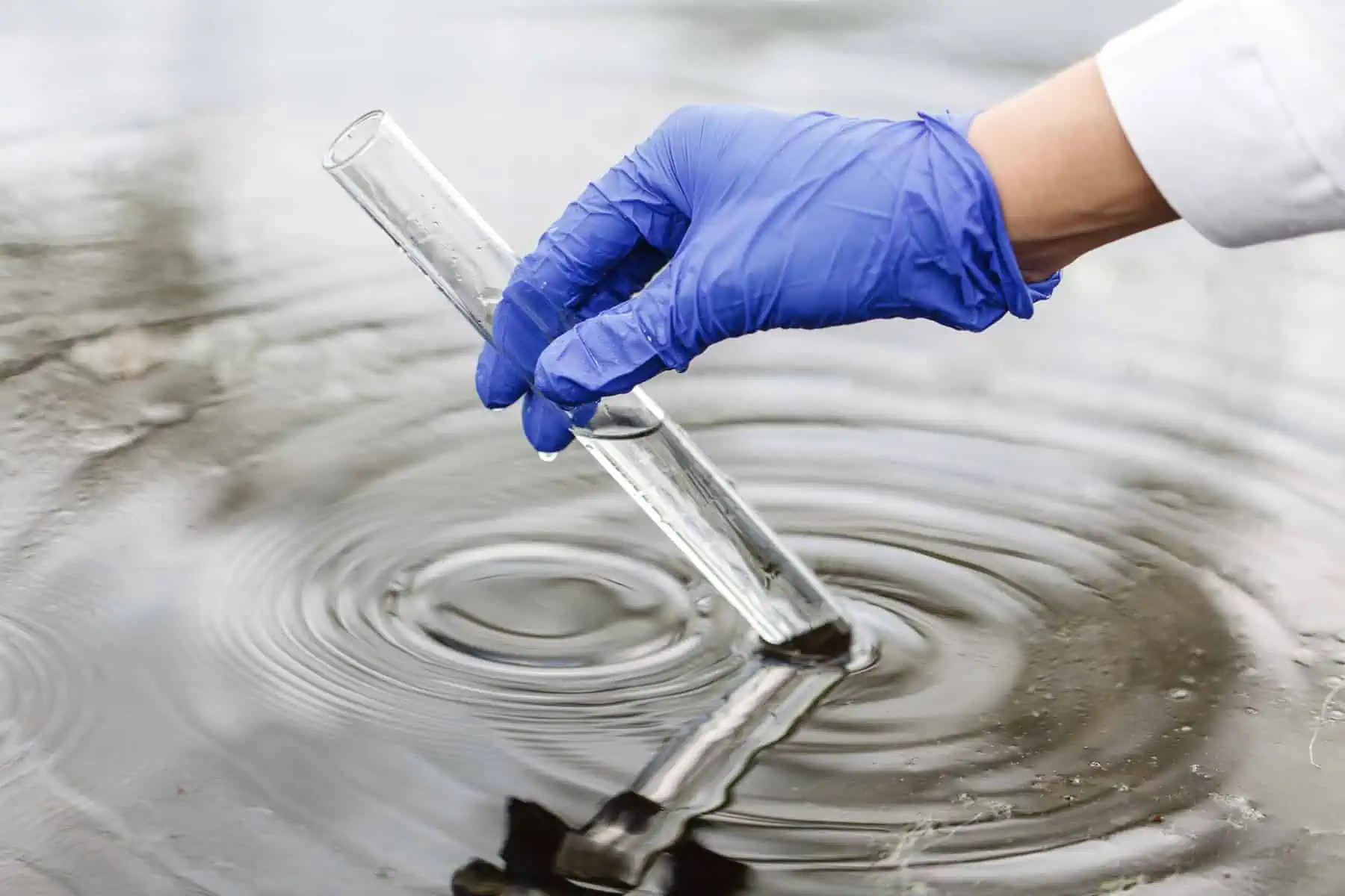 monitorean agua en filadelfia luego de derrame quimico