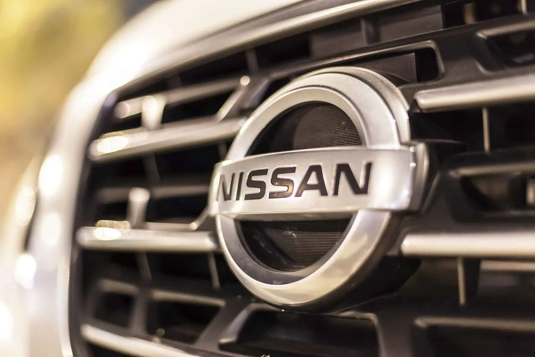 nissan informa sobre retiro de miles de vehiculos