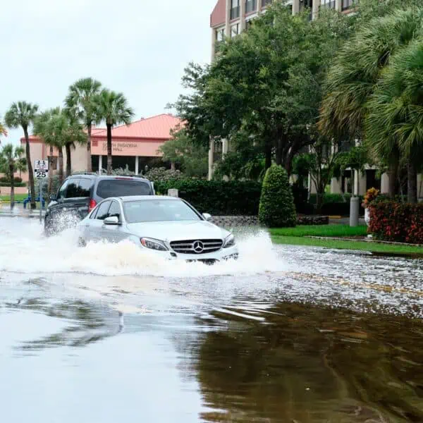Gobernador de Florida Pide Ayuda al Gobierno Federal tras Inundaciones en el Condado de Broward