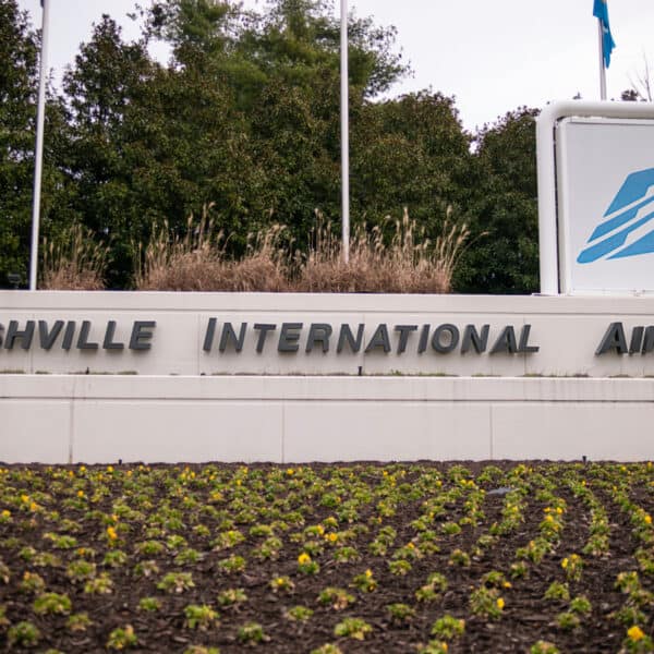 faa evacua y suspende vuelos en aeropuerto internacional de nashville