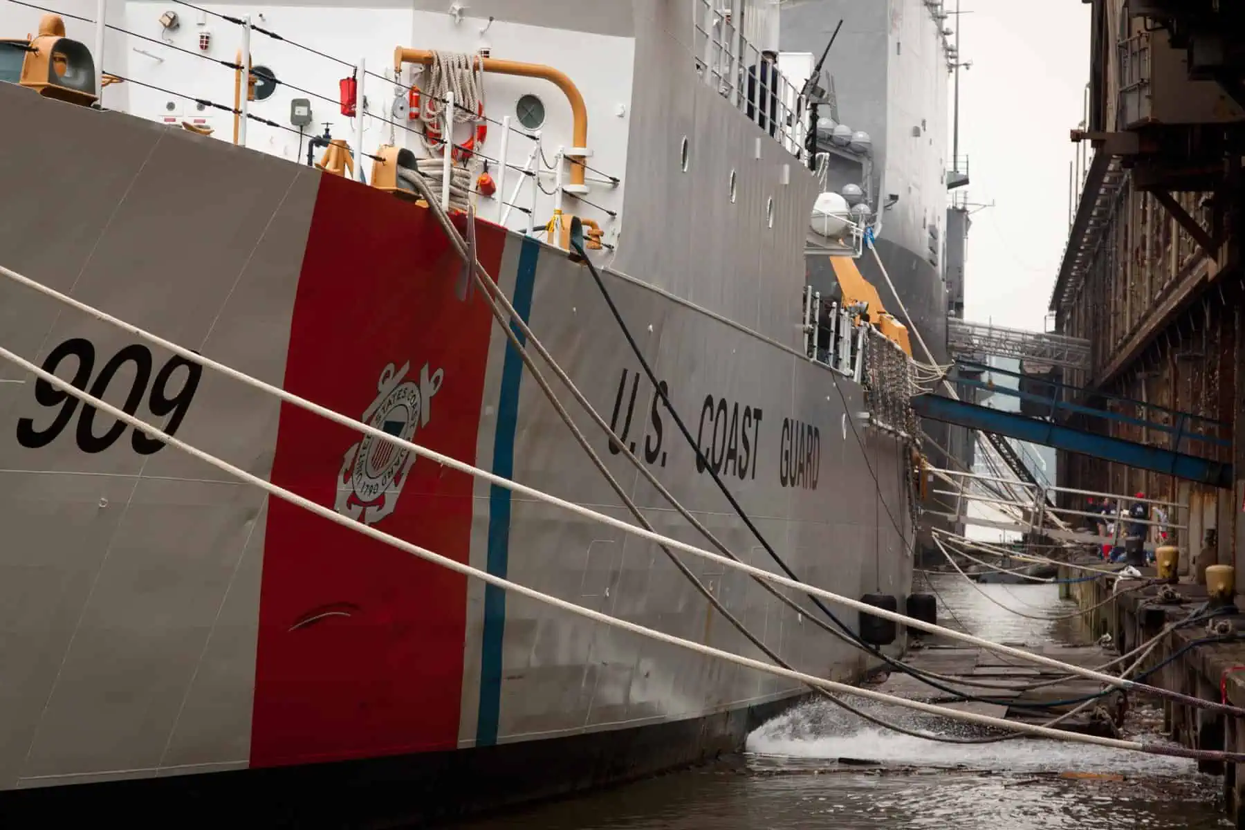 Embarcación de la Guardia Costera Estadounidense de Regreso tras Cumplimiento de Misiones