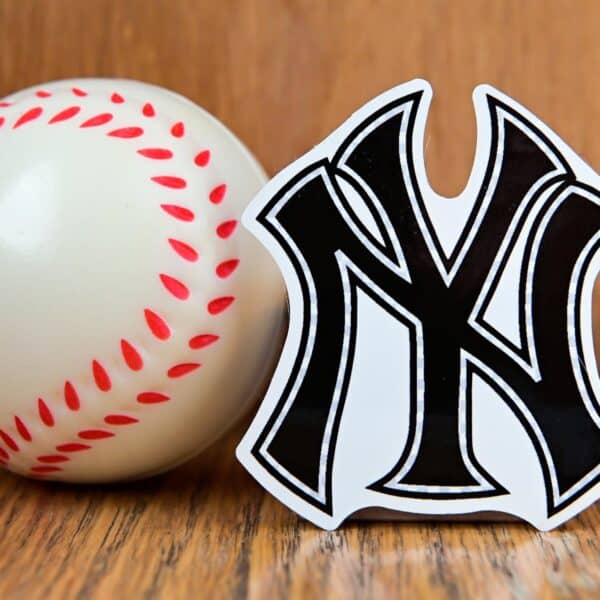 Expulsan de un Partido y Suspenden al Manager de los Yankees
