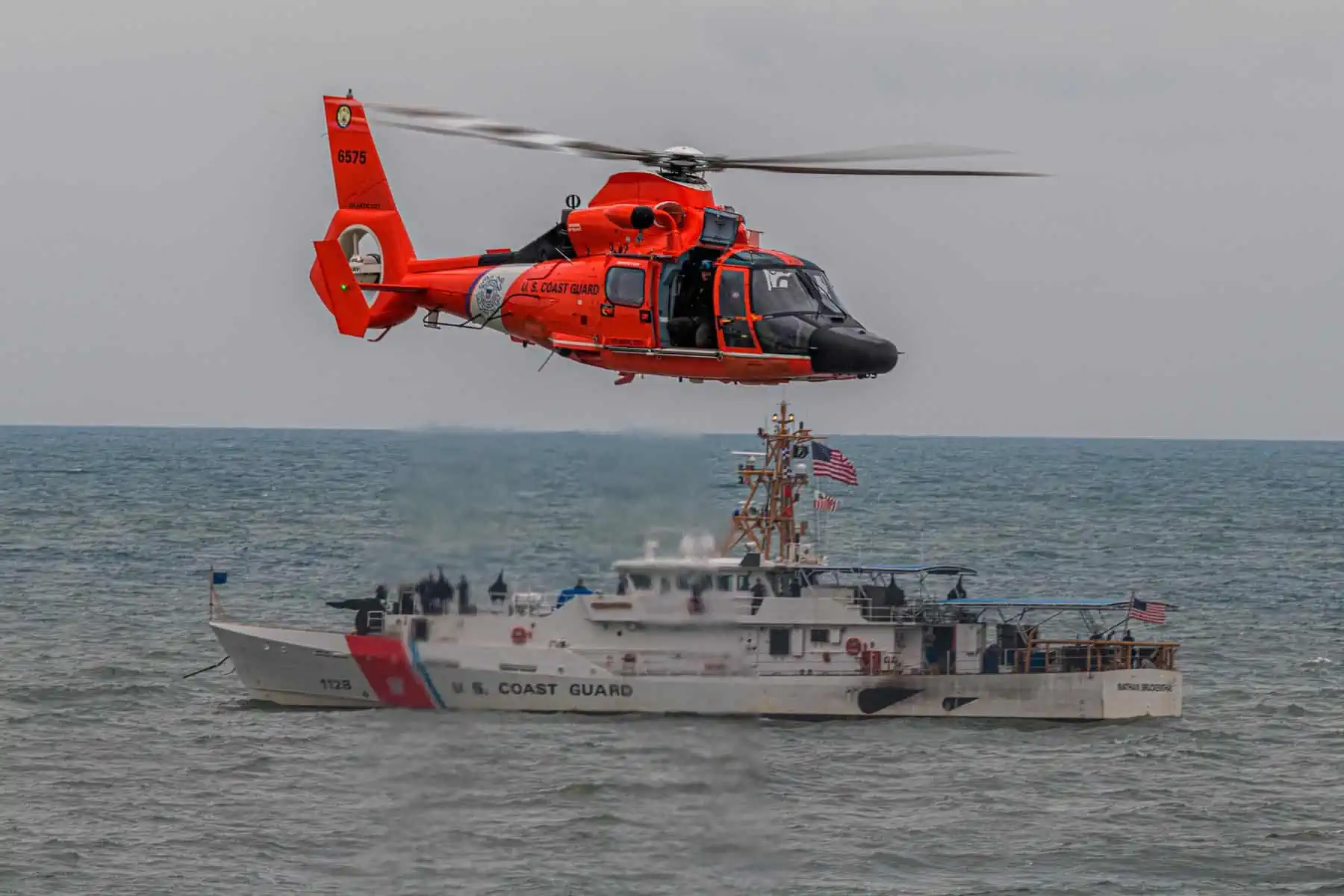 Guardia Costera Estadounidense Rescata Personas en el Mar e Intercepta Migrantes 29 de Mayo