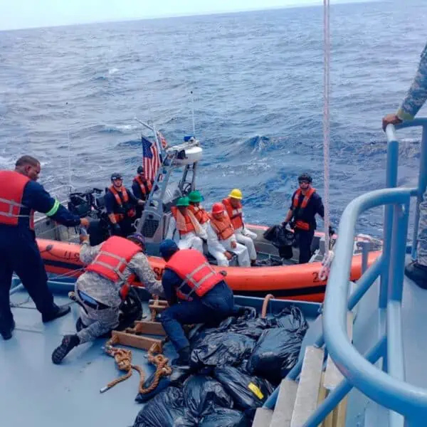 Nuevo Grupo de Migrantes Dominicanos Devueltos por la Guardia Costera