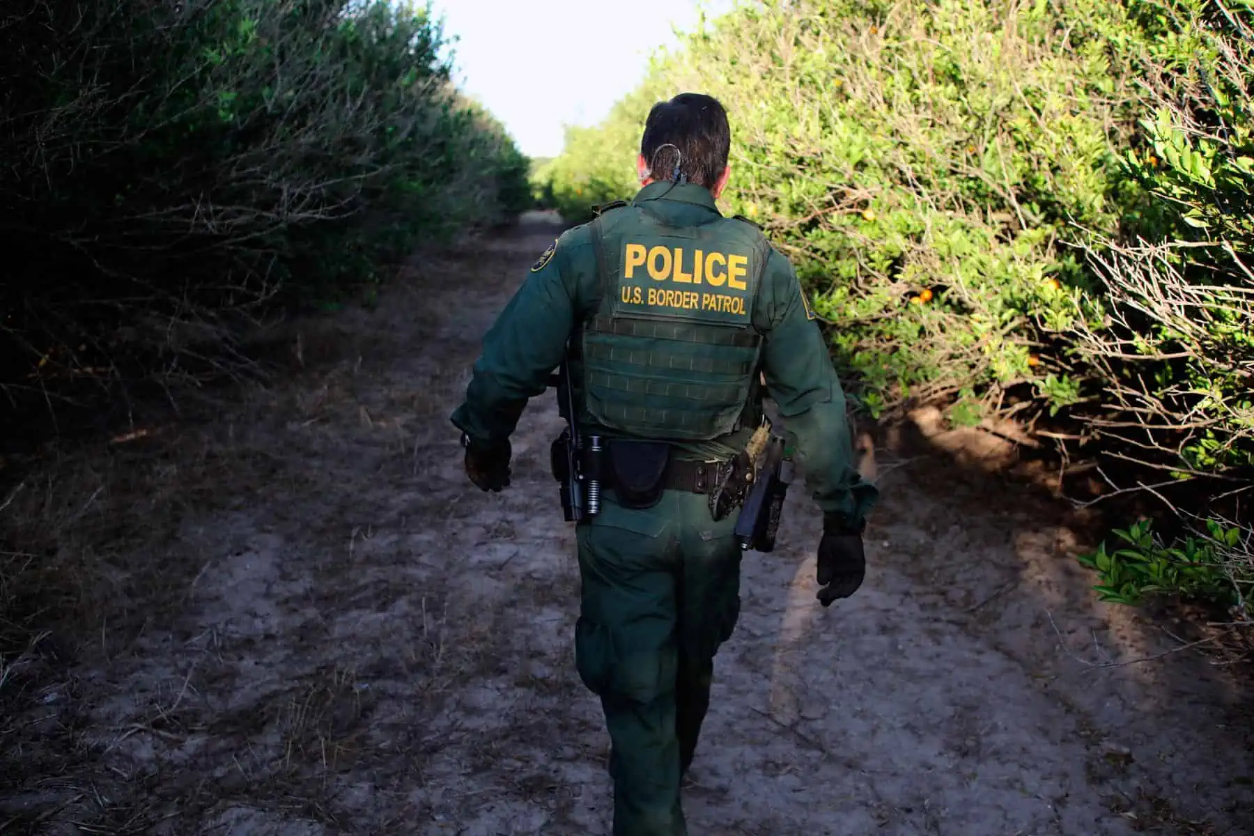 Patrulla Fronteriza Detiene Un Grupo de Migrantes en Laredo