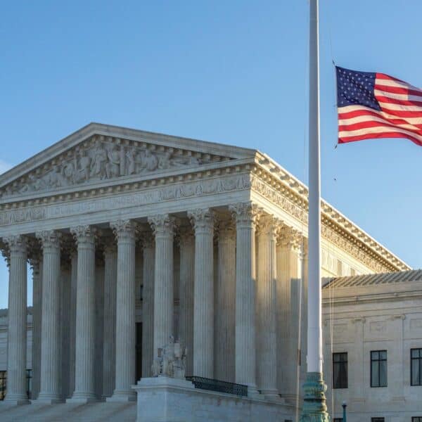 Corte Suprema Rechaza Demanda de Texas y Luisiana sobre Medida Migratoria