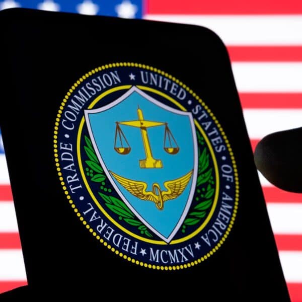 FTC Propone Regla para Ilegalizar Reseñas Falsas