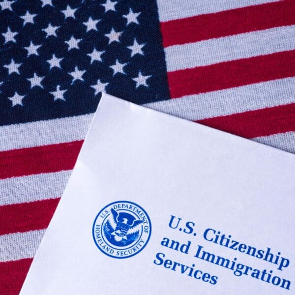 USCIS Establece Guía sobre Documentos de Autorización de Empleo ante Circunstancias Apremiantes