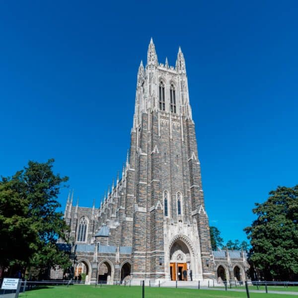Universidad Ofrece Matrícula Gratuita a Estudiantes Elegibles de dos Estados de Estados Unidos