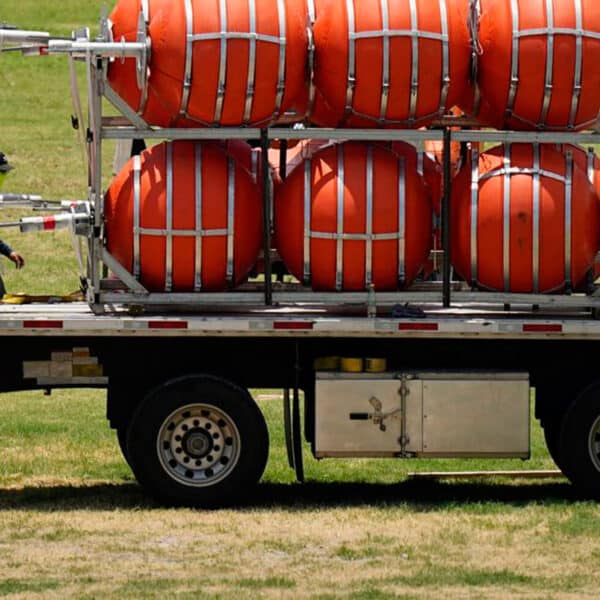 Comienza Instalación de Barrera Flotante en la Frontera de Texas