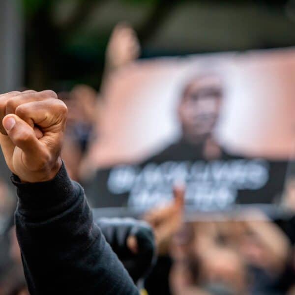 Nueva York Acuerda Indemnizar a Manifestantes de Justicia Racial de 2020