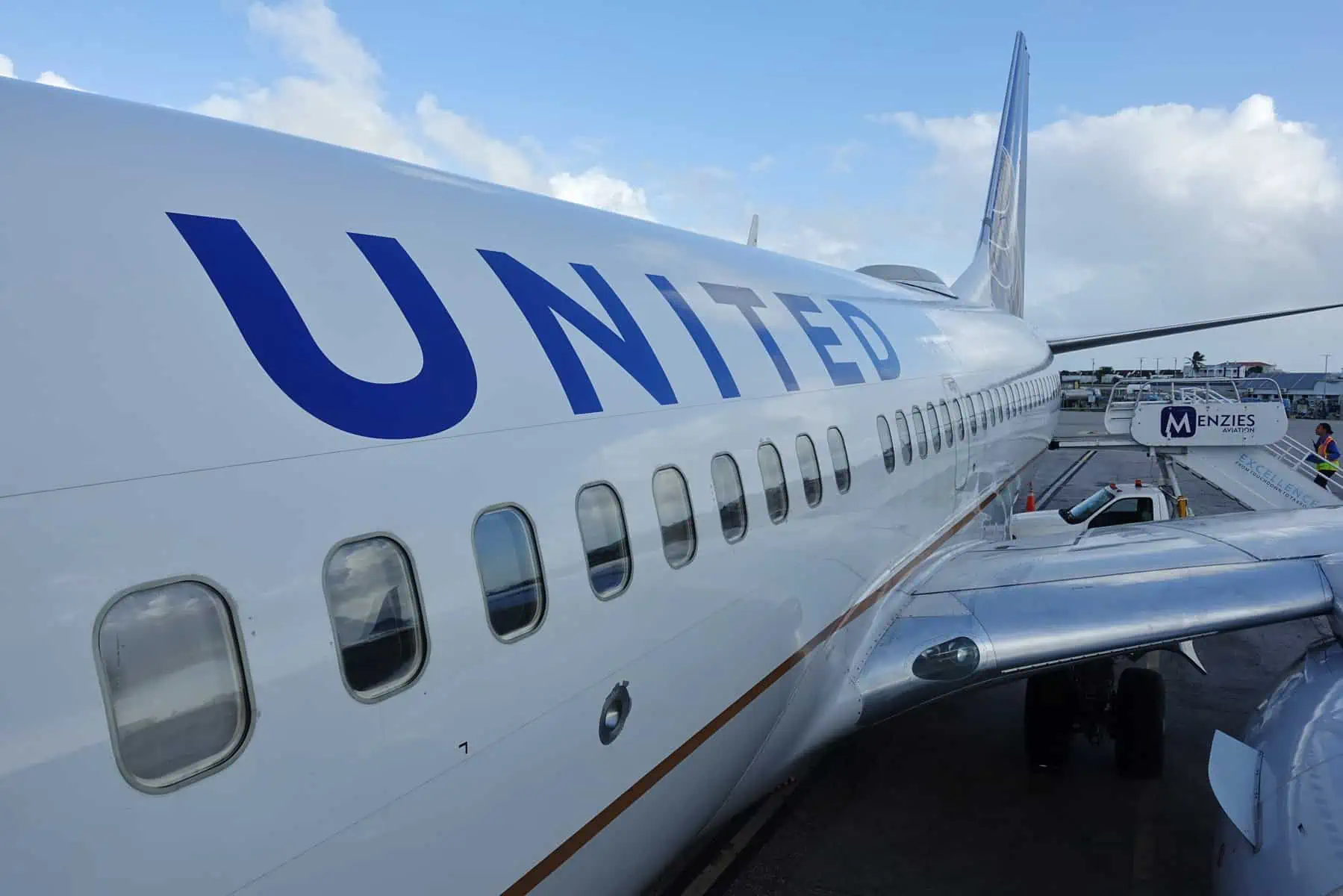 acuerdan incremento salarial a pilotos de united airlines
