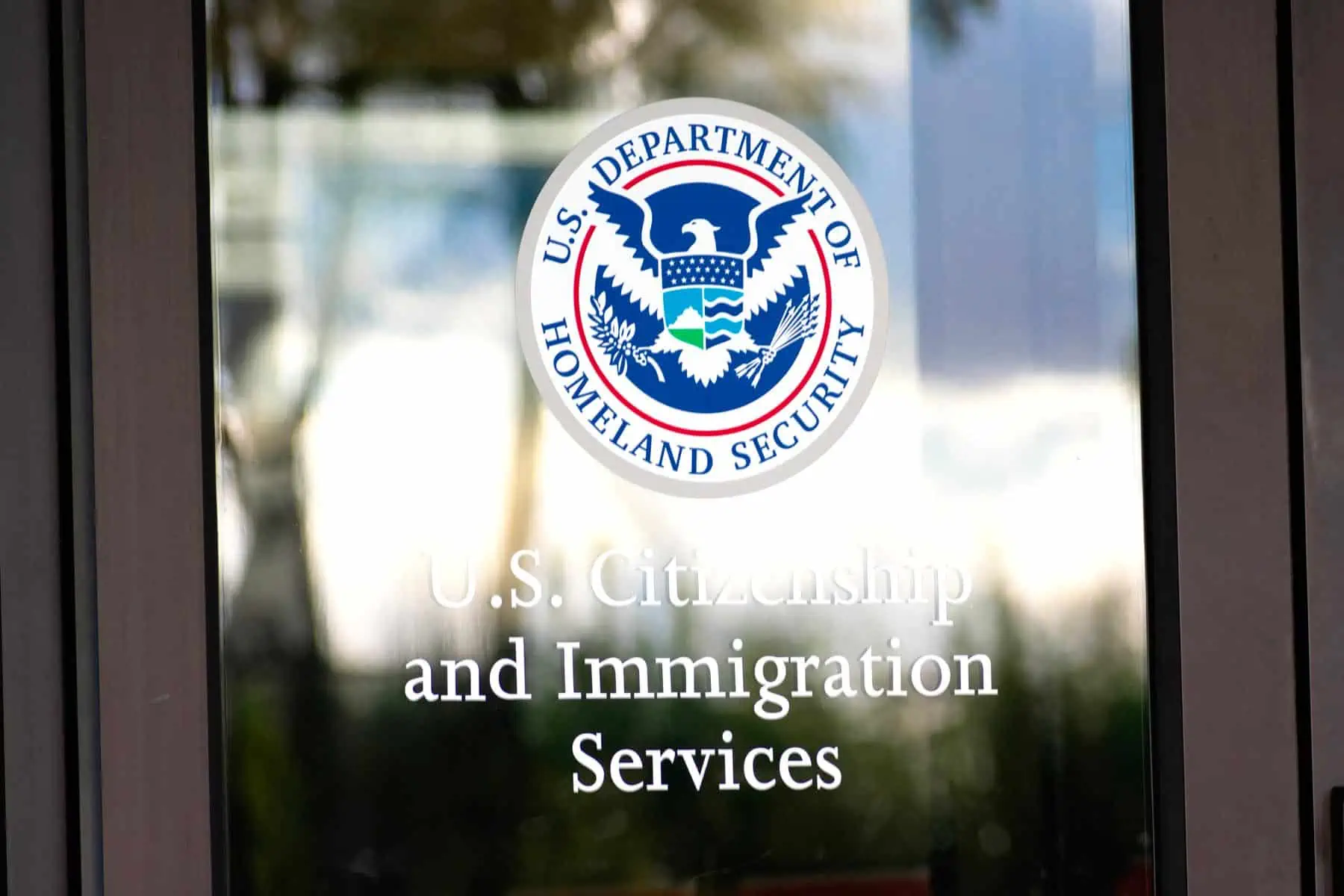 DHS Informa Nuevos Procesos de Permisos de Permanencia Temporal Para Reunificación Familiar en Estados Unidos