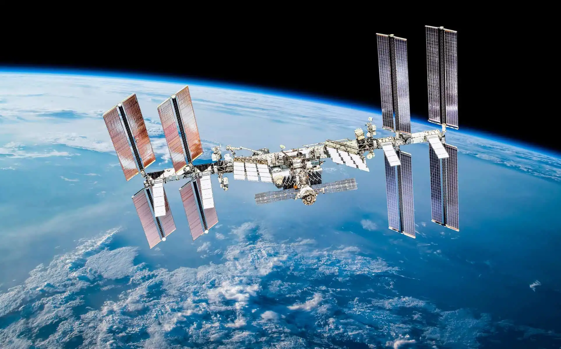 SpaceX y la NASA Envian Tripulación a la Estación Espacial Internacional