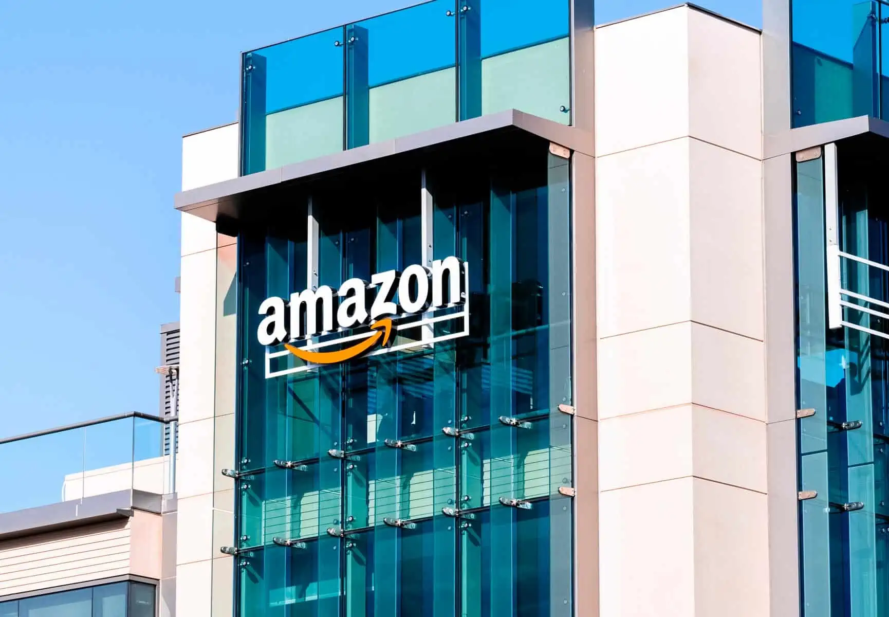 Amazon Anuncia Nuevas Contrataciones y Aumentos Salariales