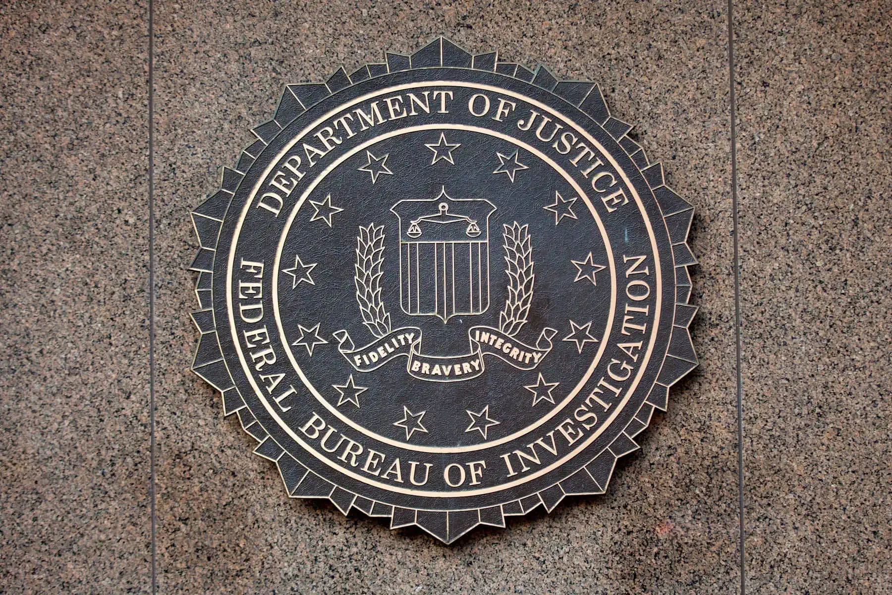 FBI Advierte Sobre Presencia de Espías Rusos en Estados Unidos